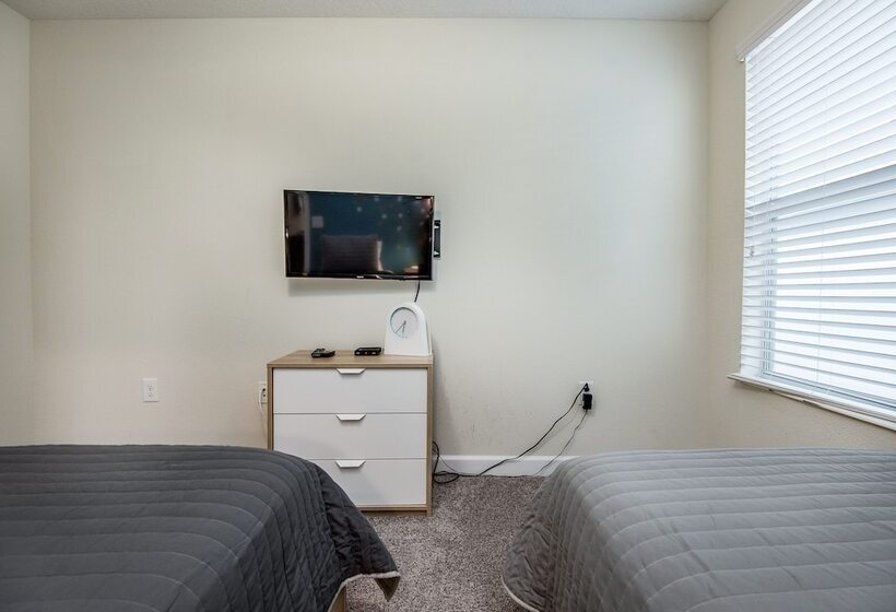 6 Bedroom Villa W Private Pool & Game Room