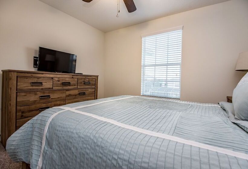 6 Bedroom Villa W Private Pool & Game Room