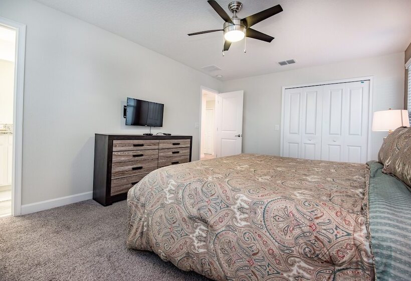 6 Bedroom Villa W Private Pool & Game Room