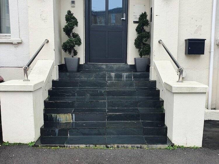 مبيت وإفطار Brooklands Lodge