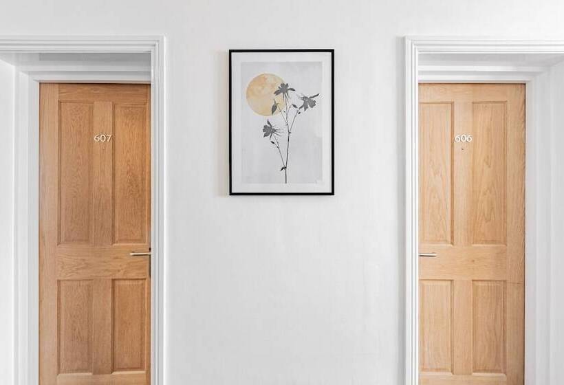 مبيت وإفطار Brooklands Lodge