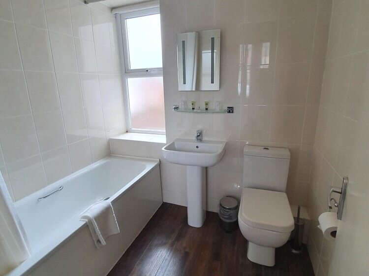 مبيت وإفطار Brooklands Lodge