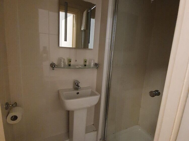 مبيت وإفطار Brooklands Lodge