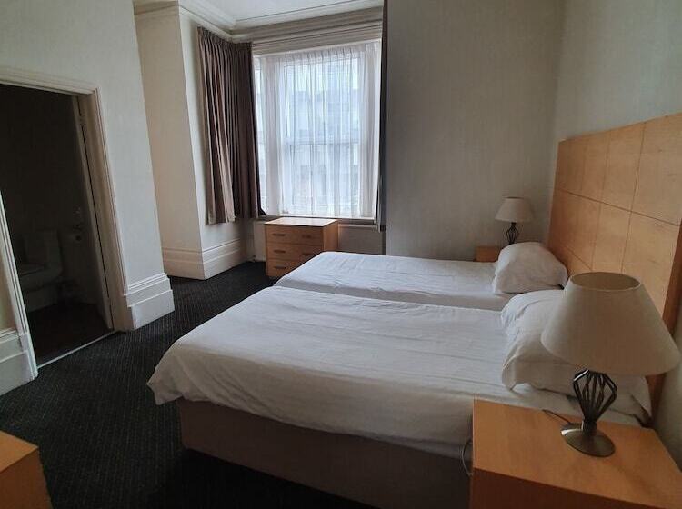 مبيت وإفطار Brooklands Lodge