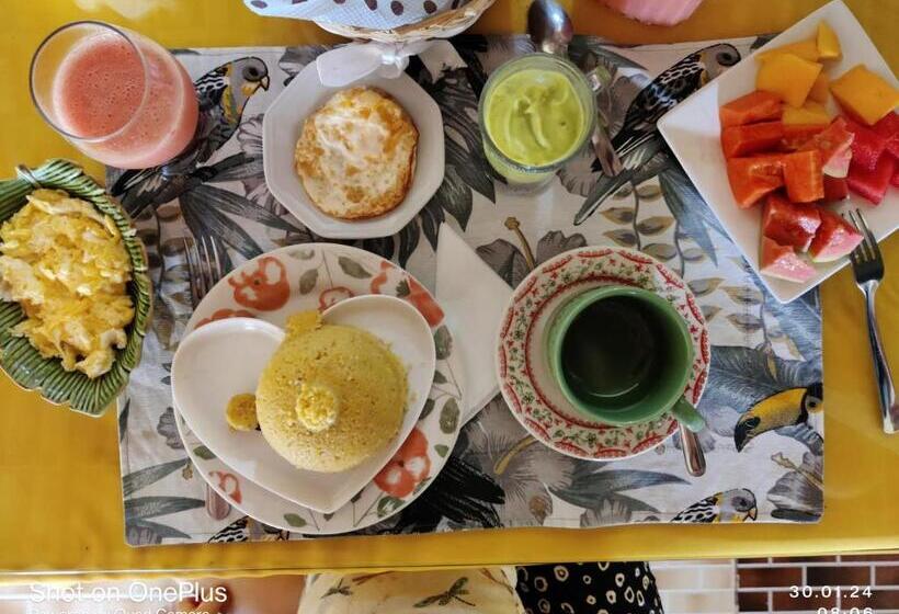 تختخواب و صبحانه Pousada Hibisco