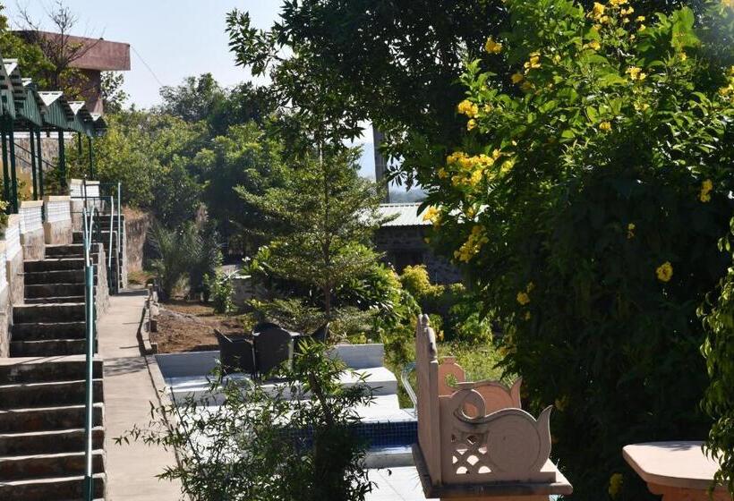 צימר Prime Neelkanth Forest Retreat Resort