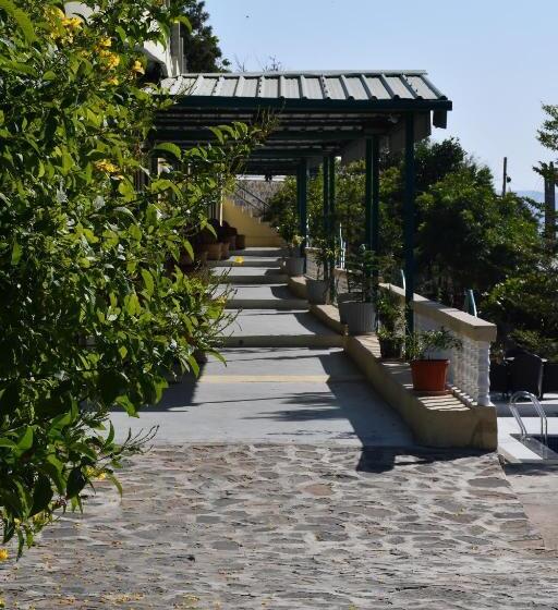 צימר Prime Neelkanth Forest Retreat Resort