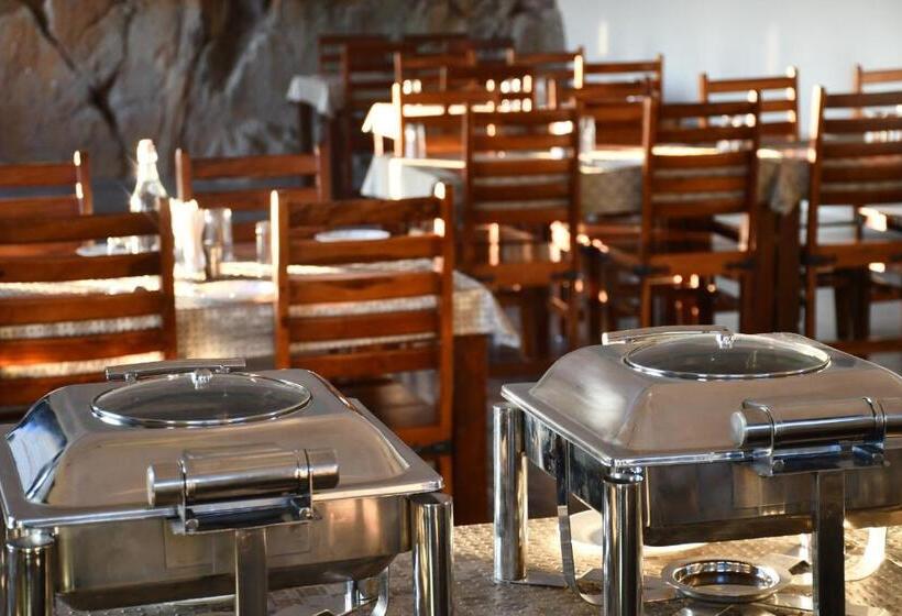 צימר Prime Neelkanth Forest Retreat Resort