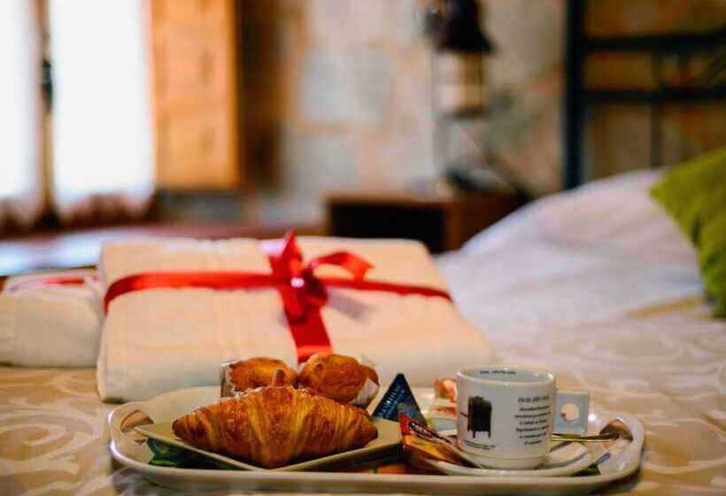 Cozy Cottage In Benllera With Hot Tub