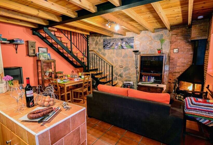 Cozy Cottage In Benllera With Hot Tub