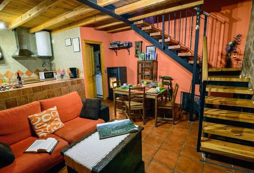 Cozy Cottage In Benllera With Hot Tub