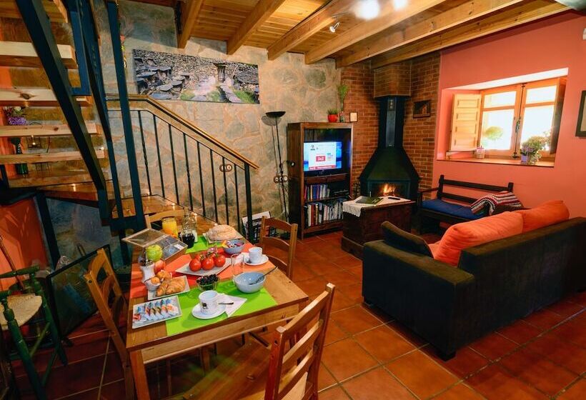 Cozy Cottage In Benllera With Hot Tub