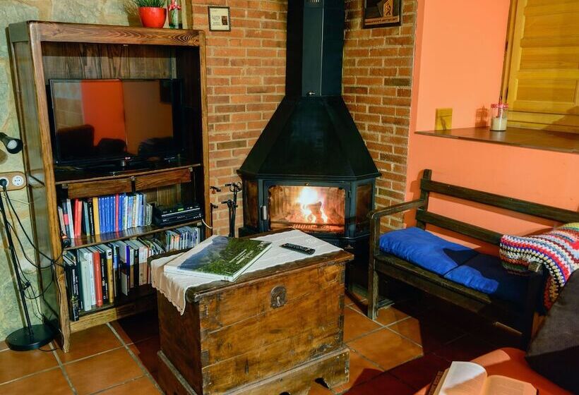 Cozy Cottage In Benllera With Hot Tub