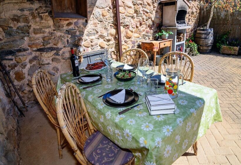 Cozy Cottage In Benllera With Hot Tub