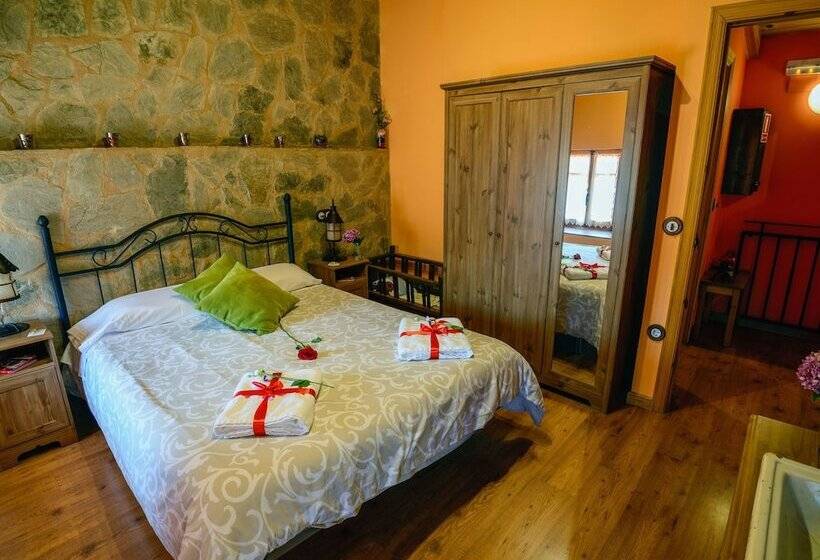 Cozy Cottage In Benllera With Hot Tub