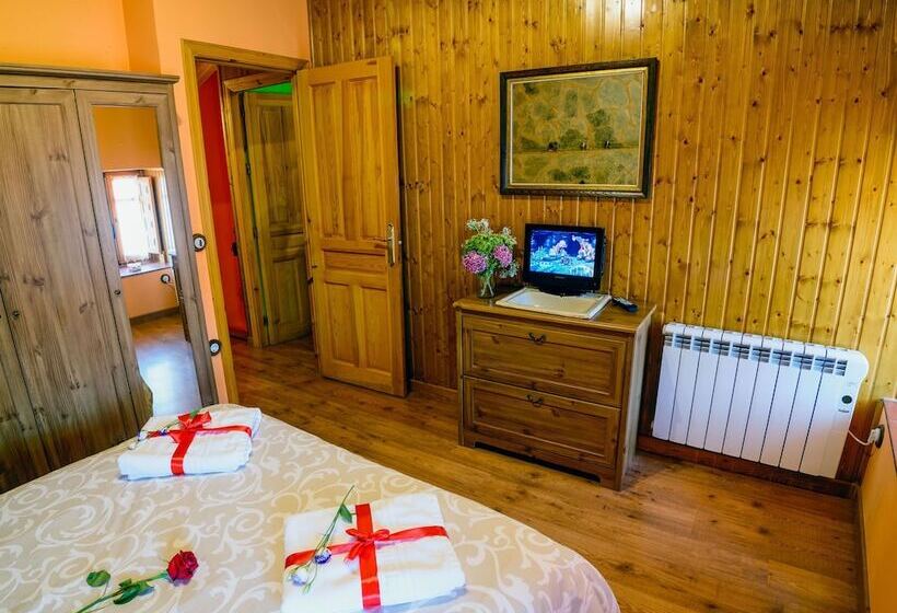 Cozy Cottage In Benllera With Hot Tub