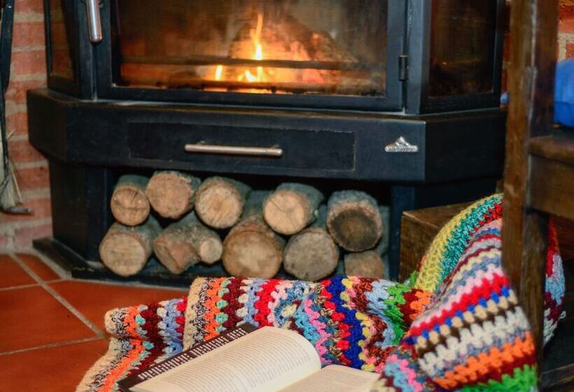 Cozy Cottage In Benllera With Hot Tub