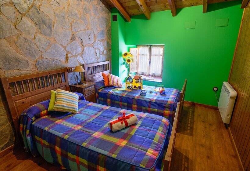 Cozy Cottage In Benllera With Hot Tub