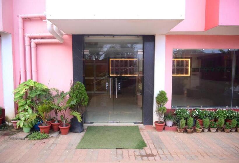 فندق Grand Resort