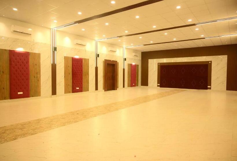 فندق Grand Resort