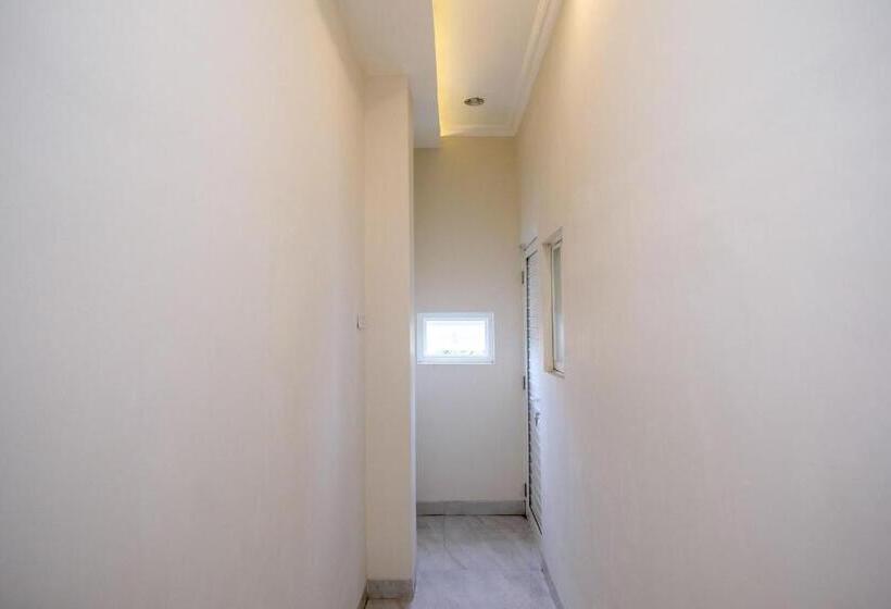 Отель Koolkost Syariah At Ir Soekarno Solo Baru