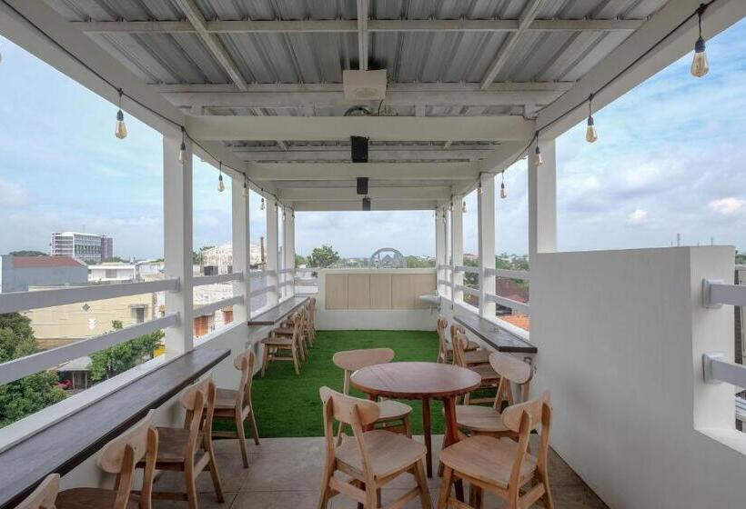 Отель Koolkost Syariah At Ir Soekarno Solo Baru