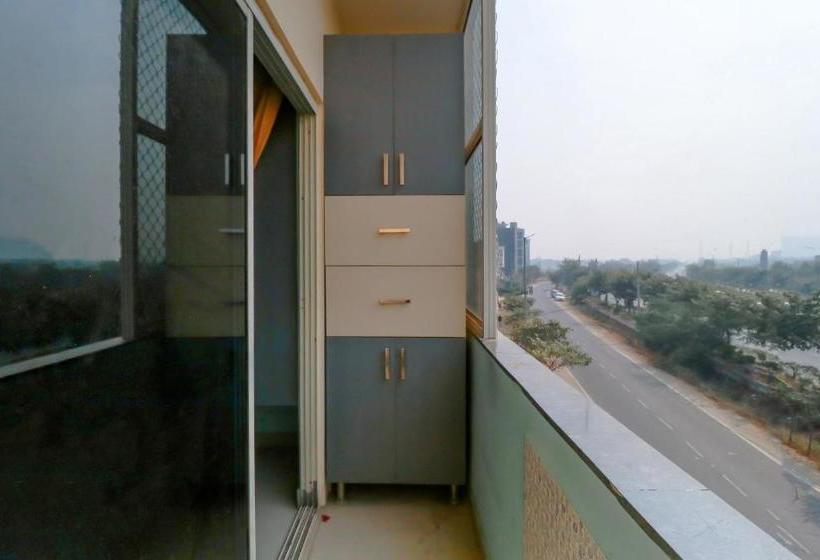 호텔 Oyo 76456  Noida Hub 2