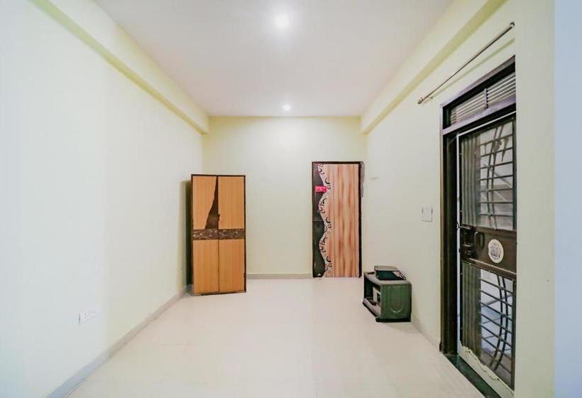 호텔 Oyo 76456  Noida Hub 2