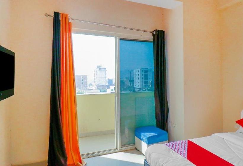 Отель Oyo 76456 Noida Hub 2