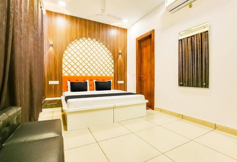 Отель Quilon Residency