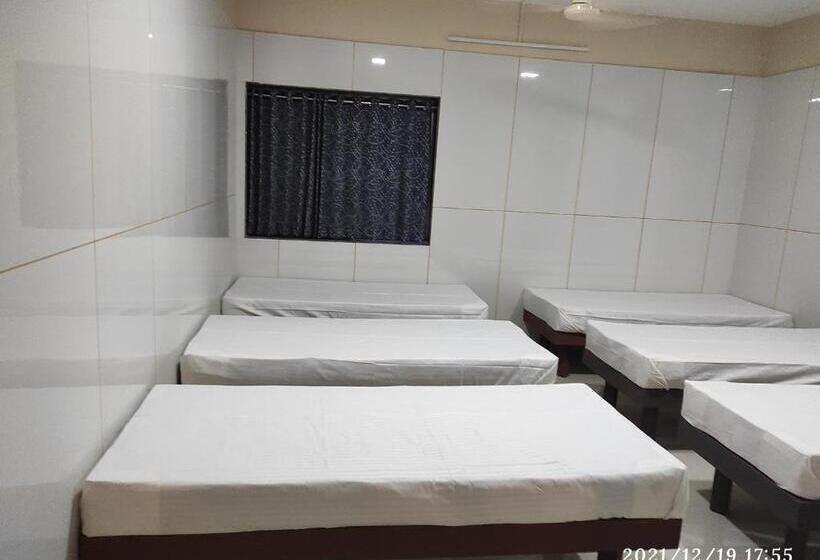 Отель Quilon Residency