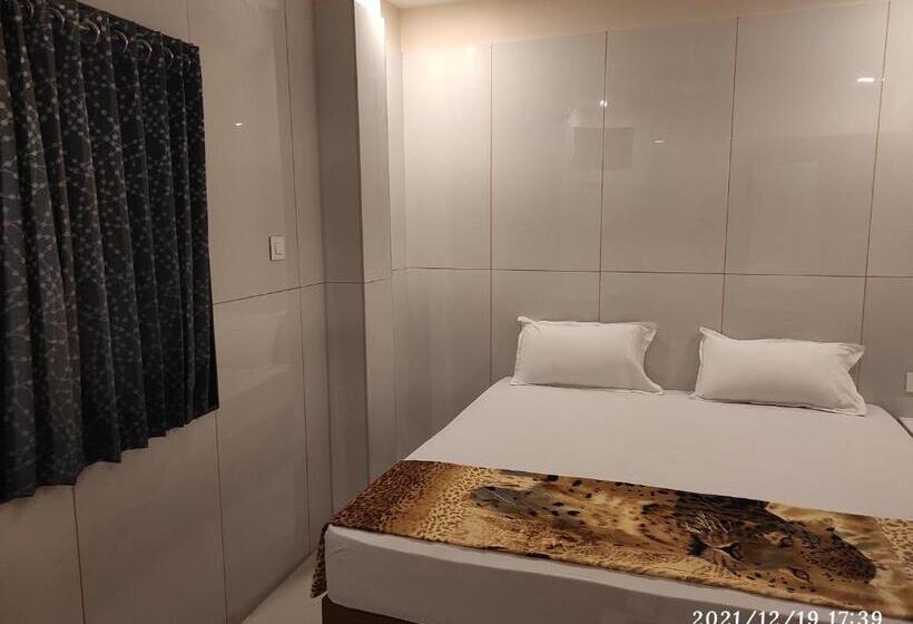 Отель Quilon Residency