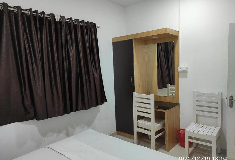 Отель Quilon Residency