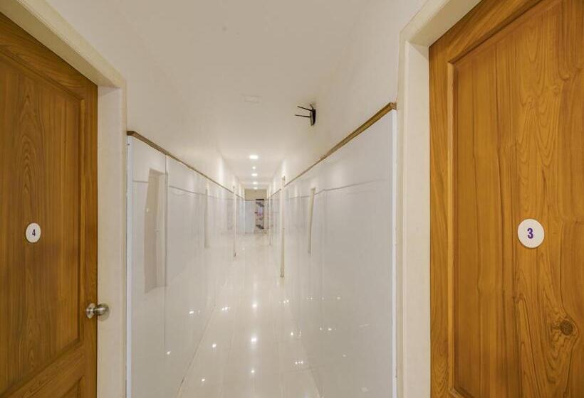 Отель Quilon Residency