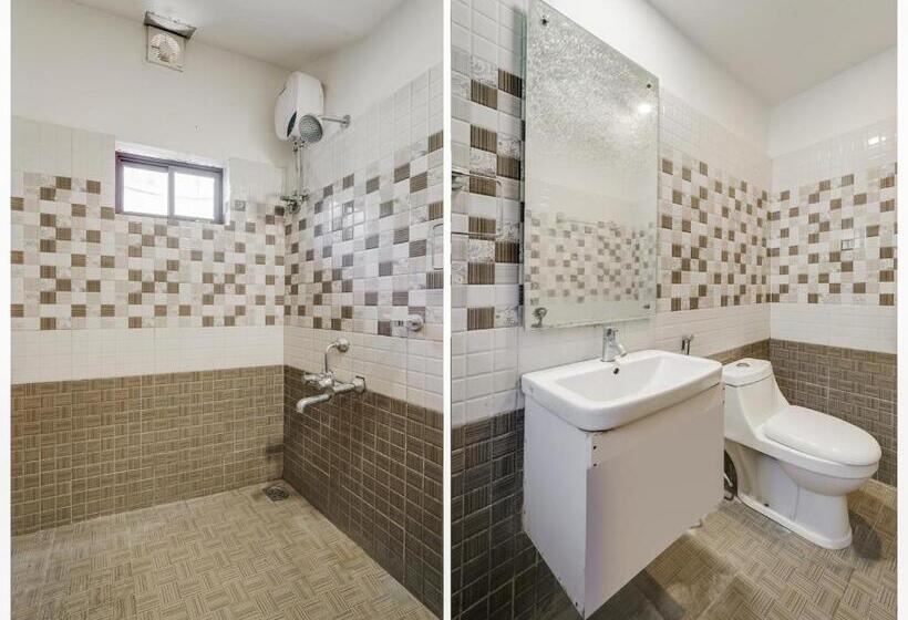 Отель Quilon Residency