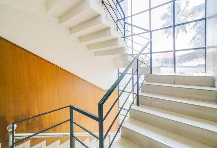 Отель Quilon Residency