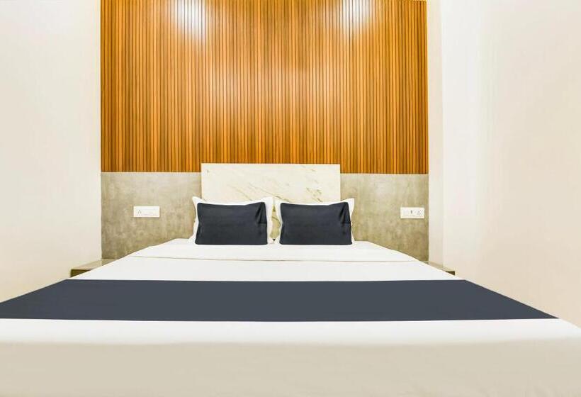 Отель Quilon Residency