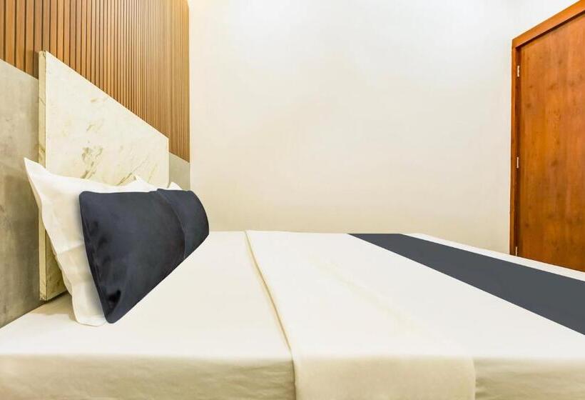 Отель Quilon Residency