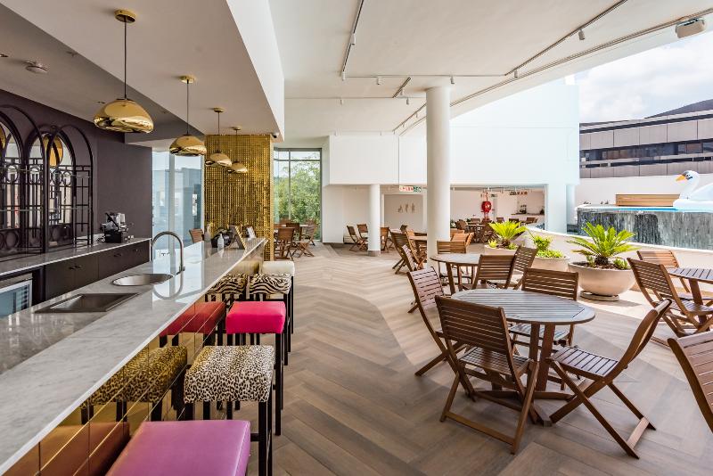 Отель Sky, Sandton