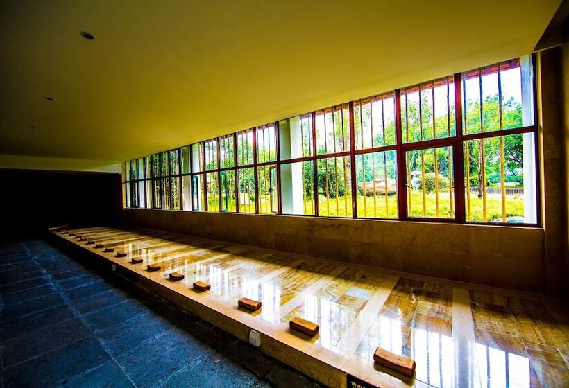 ホテル Slender West Lake Hot Spring Resort