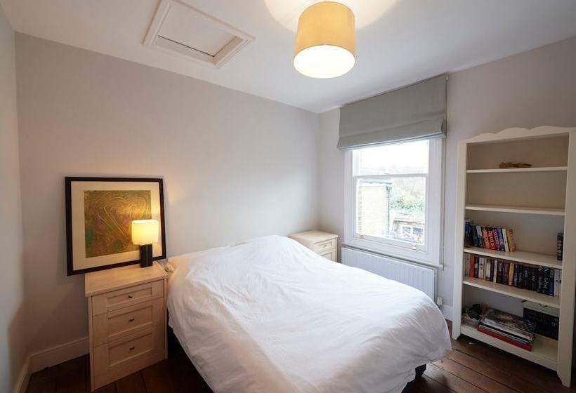 Modern 3 Bedroom House With Garden In Peckham