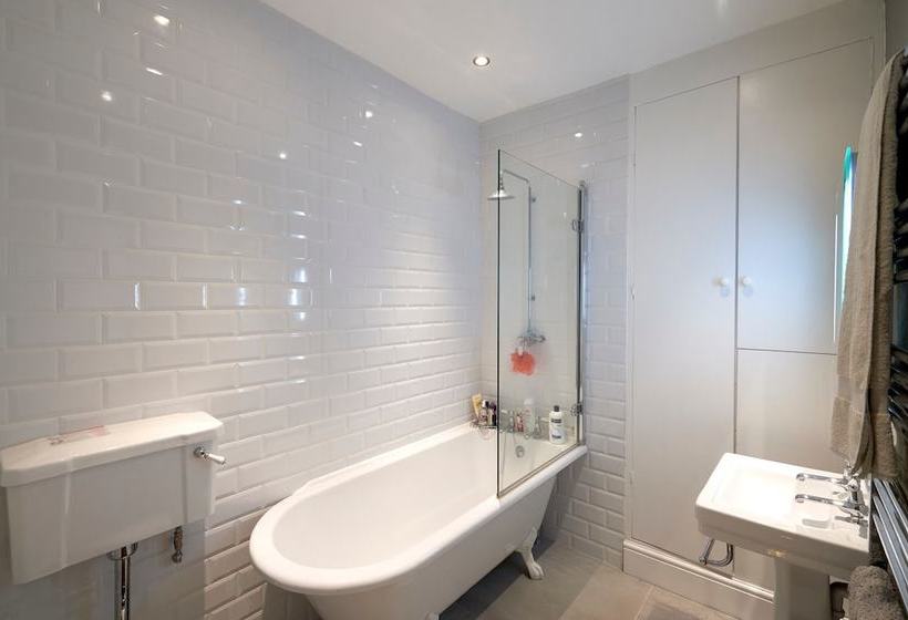 Modern 3 Bedroom House With Garden In Peckham