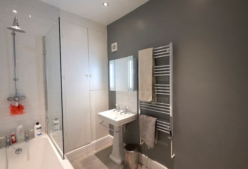 Modern 3 Bedroom House With Garden In Peckham