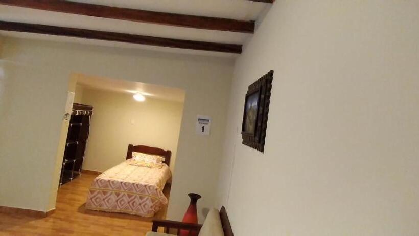 پانسیون Enhebra House