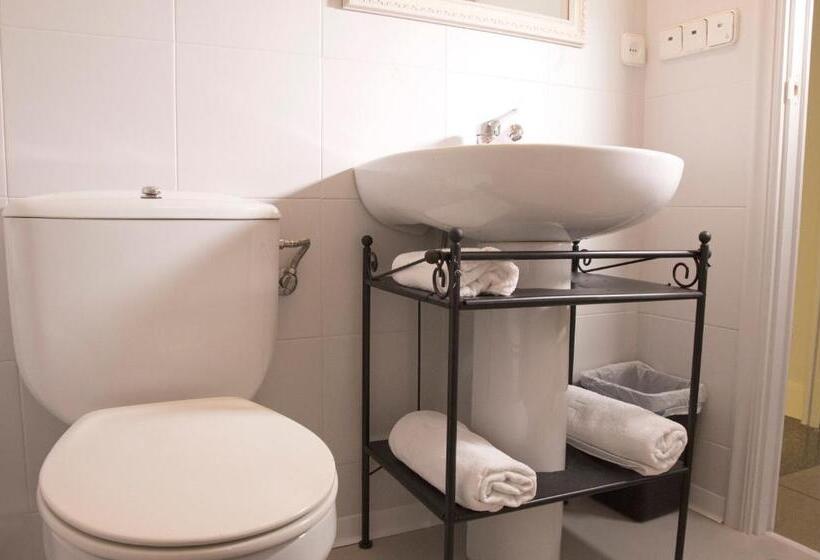 پانسیون Hostal Boreal Mistral