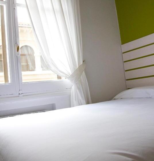 پانسیون Hostal Boreal Mistral