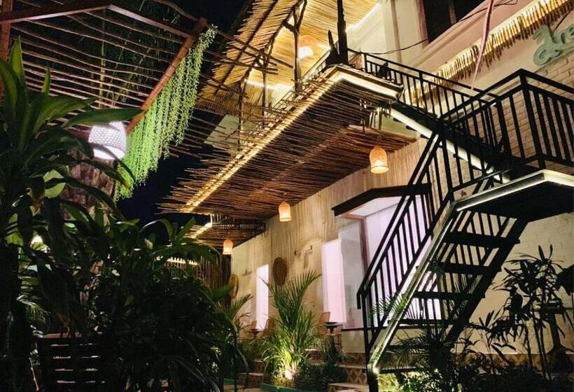 펜션 Nikiniko Beach House By Lolavillas   100mts To The Beach