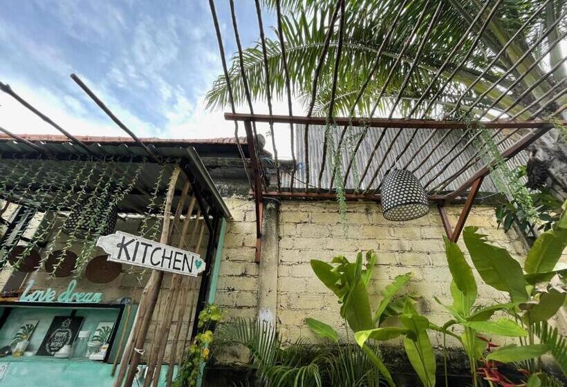 펜션 Nikiniko Beach House By Lolavillas   100mts To The Beach