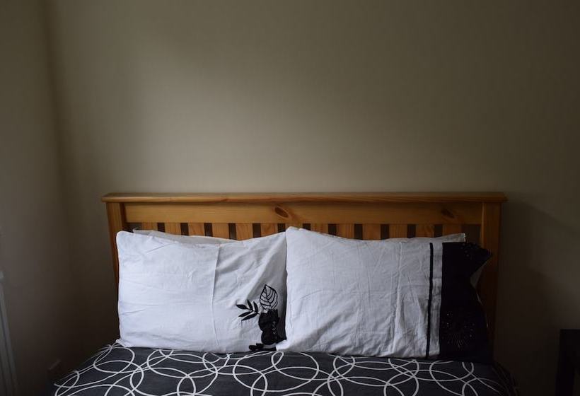 Spacious 2 Bedroom House In Bow