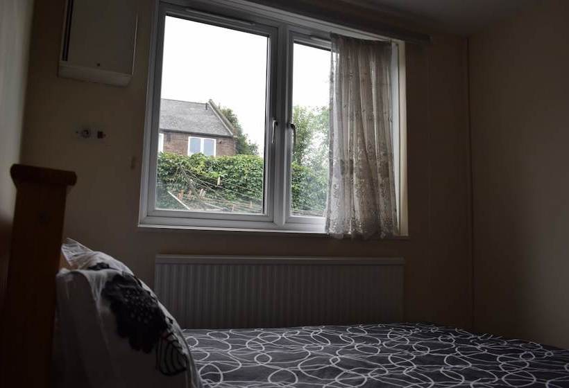 Spacious 2 Bedroom House In Bow